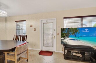 3038 Hythe A in Boca Raton, FL - Foto de edificio - Building Photo