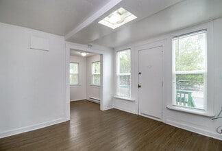 14402 56th Ave S in Tukwila, WA - Building Photo - Building Photo