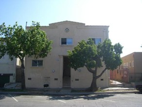 1640-1646 Locust Ave in Long Beach, CA - Building Photo - Building Photo