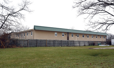 Twin Pine Apartments in Muncie, IN - Building Photo - Building Photo