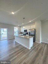 106 Telluride Wy in Charles Town, WV - Building Photo