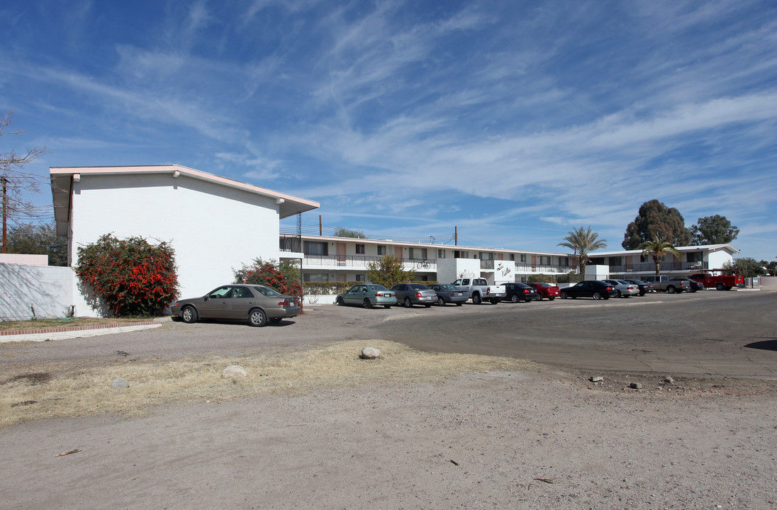 Las Villas in Tucson, AZ - Building Photo