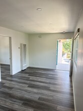 323 W Islay St in Santa Barbara, CA - Building Photo - Building Photo