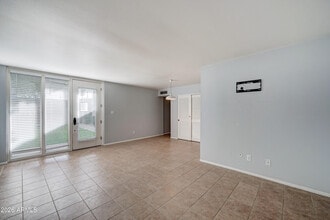 4204 N 38th St in Phoenix, AZ - Building Photo - Building Photo