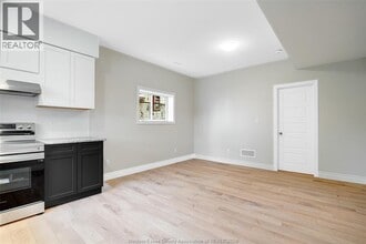 907 McKay Ave in Windsor, ON - Building Photo - Building Photo