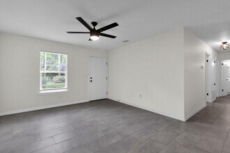 395 W Griffith Ave in Crestview, FL - Building Photo - Building Photo