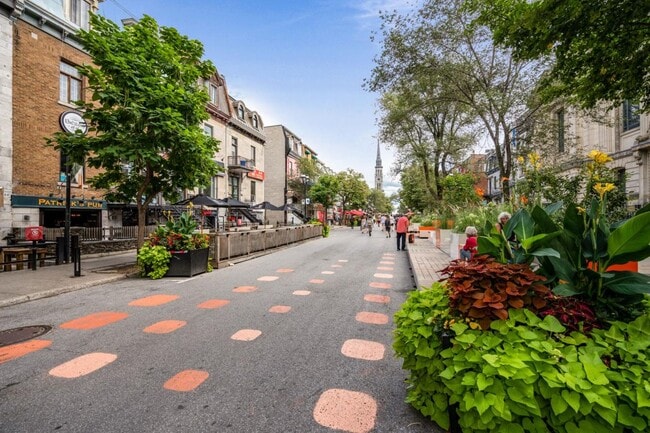 1711 R. Saint-Denis in Montréal, QC - Building Photo - Building Photo