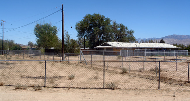 21550 Nisqually Rd in Apple Valley, CA - Foto de edificio - Building Photo