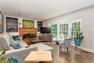 5542 Whitewood Ct in Dunwoody, GA - Building Photo - Building Photo