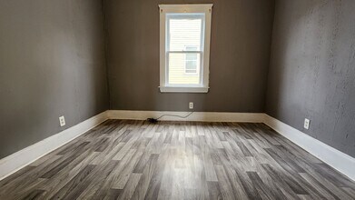 9801 Raymond Ave-Unit -Lower unit in Cleveland, OH - Building Photo - Building Photo