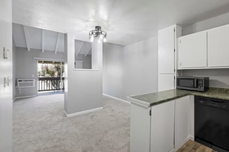 2730 Oak Rd in Walnut Creek, CA - Building Photo - Building Photo