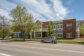 Attention Home Apartments in Boulder, CO - Foto de edificio - Building Photo