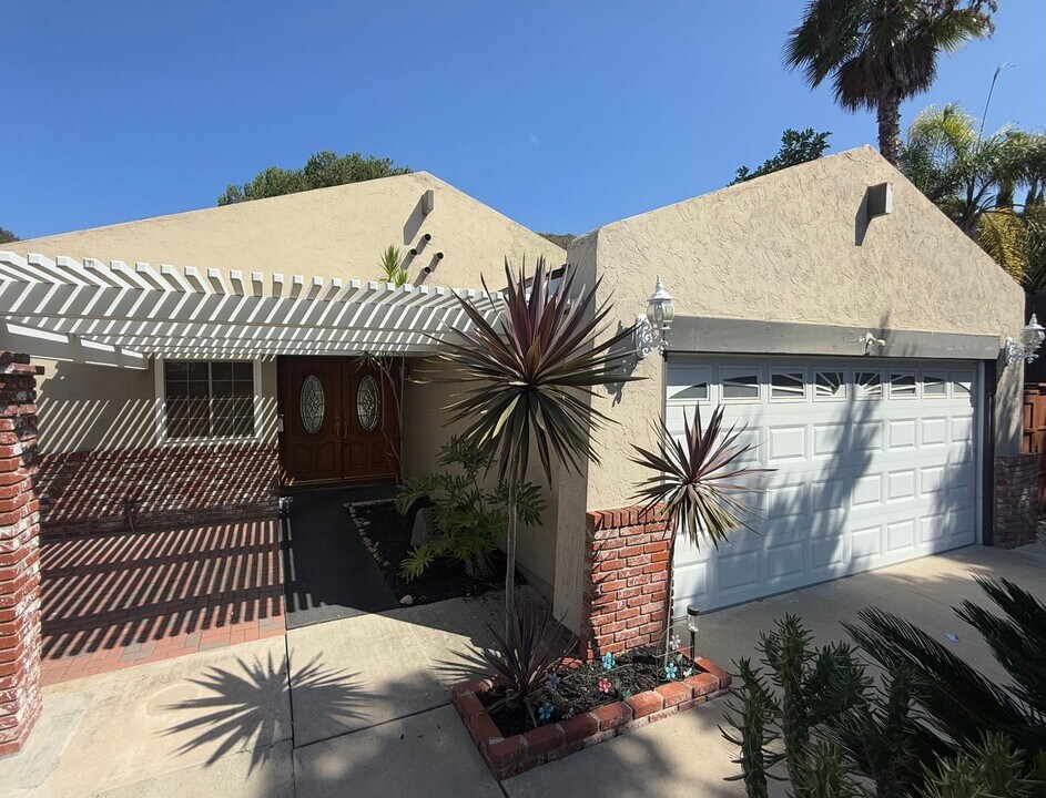 7913 Deerfield St in San Diego, CA - Building Photo