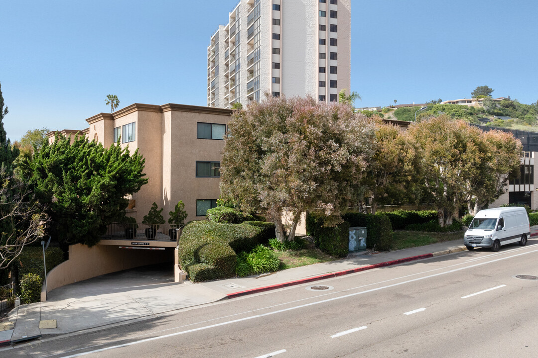 The Sandpiper in La Jolla, CA - Building Photo