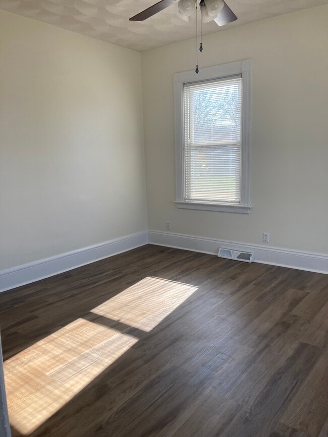 70 Hedley Ave, Unit 70 Hedley Ave.1st Floor in Johnston, RI - Foto de edificio - Building Photo