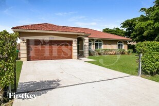 13233 SW 203rd St in Miami, FL - Building Photo