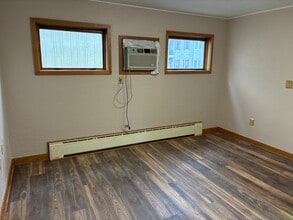 5 E 3rd St, Unit 1st floor in Lewistown, PA - Building Photo - Building Photo