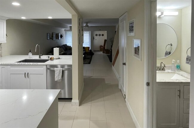 5555 N Ocean Blvd in Lauderdale-by-the-Sea, FL - Foto de edificio - Building Photo