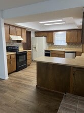 4202 Concord Pl in Enid, OK - Building Photo - Building Photo