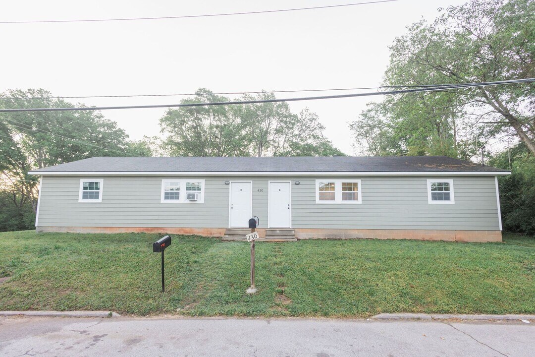 430 Bell St-Unit -A in Griffin, GA - Building Photo