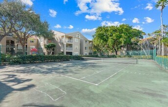 1760 Palm Cove Blvd, Unit Verano in Delray Beach, FL - Foto de edificio - Building Photo