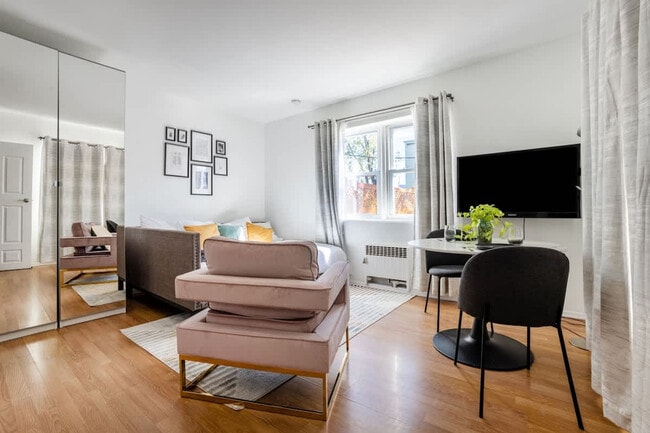 39-39 55th St in Queens, NY - Building Photo - Building Photo