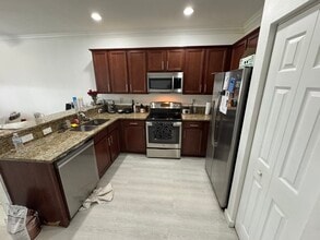 8880 NW 102nd Pl in Doral, FL - Building Photo - Building Photo