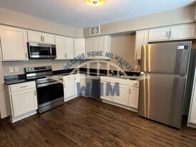 2137 N 62nd St in Wauwatosa, WI - Building Photo