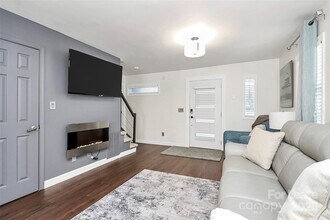 2016 Brewton Dr in Charlotte, NC - Building Photo - Building Photo