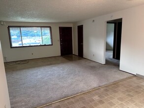 7402 NE 133rd Ave-Unit -Clobes 7402-A in Vancouver, WA - Building Photo - Building Photo