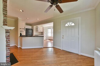 6 Grove Ave in Flourtown, PA - Building Photo - Building Photo