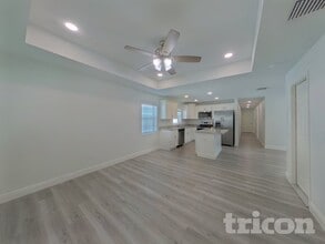 6379 29th St N in St. Petersburg, FL - Foto de edificio - Building Photo