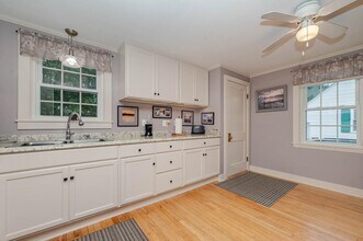 16 Parent St in South Berwick, ME - Building Photo - Building Photo