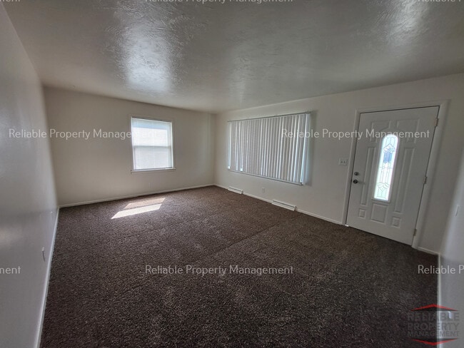 995 Austin Ave in Idaho Falls, ID - Foto de edificio - Building Photo