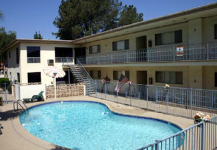 Lemon Manor Apartments in La Mesa, CA - Building Photo - Building Photo