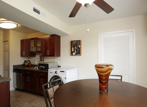 Oakton Park Apartments in Fairfax, VA - Foto de edificio - Interior Photo