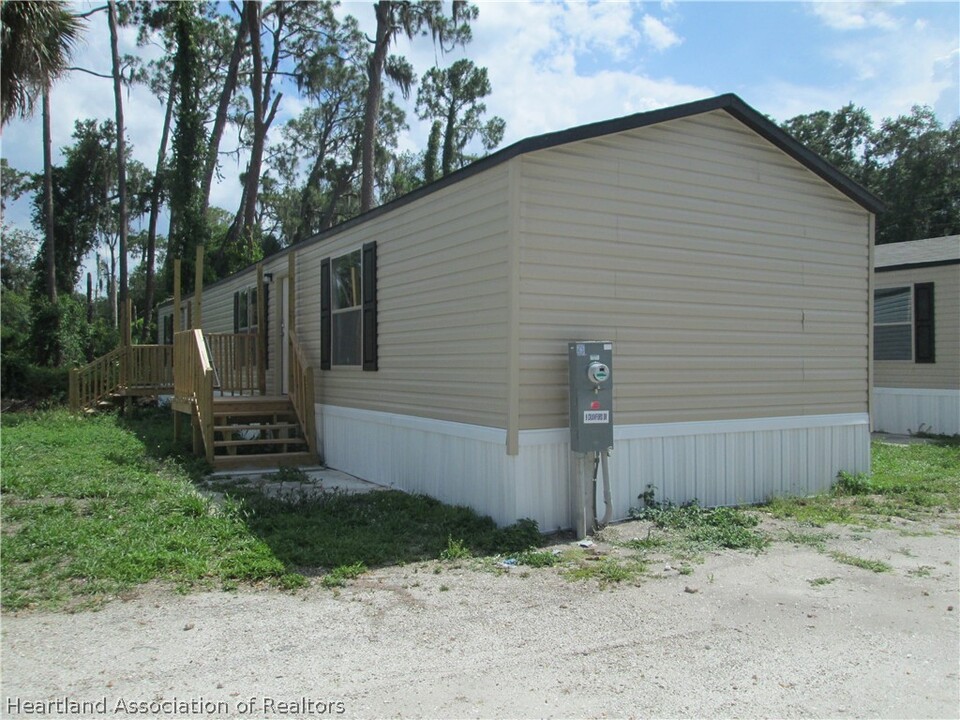 9 Crawford Dr in Lake Placid, FL - Building Photo