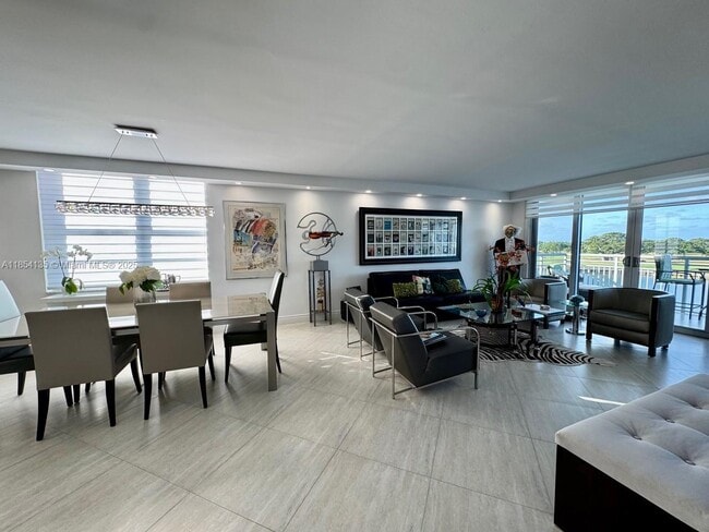 9250 W Bay Harbor Dr in Bay Harbor Islands, FL - Building Photo - Building Photo