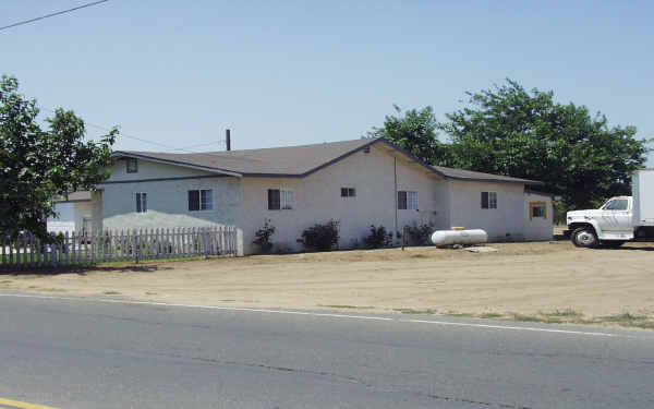 3807 Morgan Rd in Ceres, CA - Foto de edificio