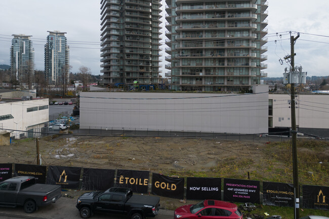 Etoile Gold in Burnaby, BC - Building Photo - Building Photo