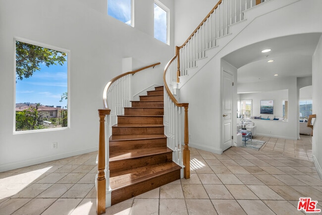 16730 Calle De Catalina in Los Angeles, CA - Building Photo - Building Photo