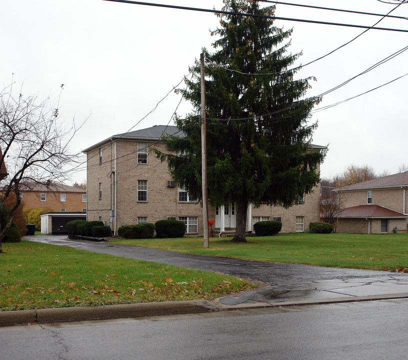 5761 Sheridan Rd in Youngstown, OH - Building Photo