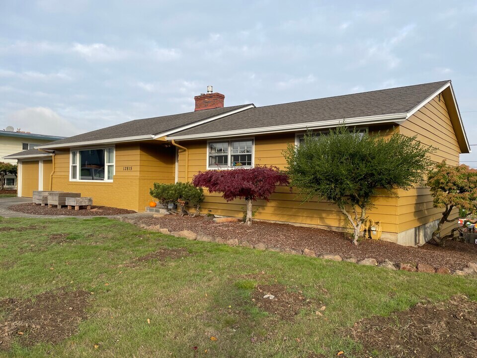 12815 NE Fremont St, Unit 1 in Portland, OR - Building Photo