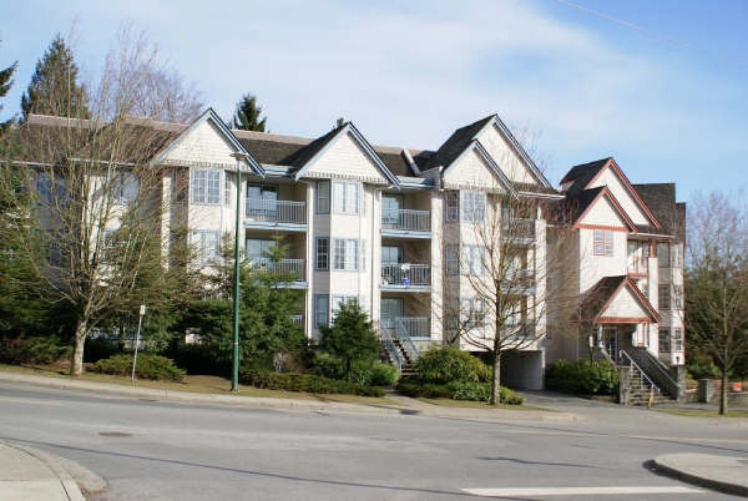 Montclaire Apartments in Coquitlam, BC - Building Photo