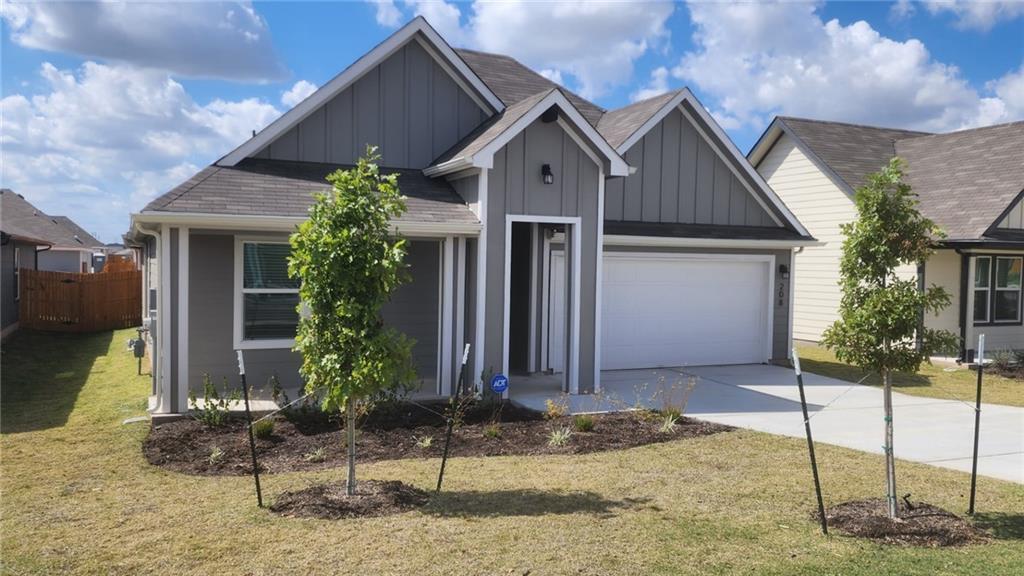208 Sweetwater Crk Ln in Hutto, TX - Building Photo