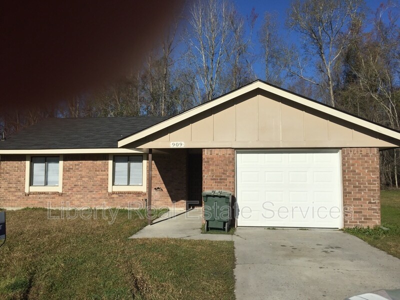 909 Copeland Dr in Hinesville, GA - Building Photo