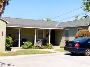 319 Holtby Rd in Bakersfield, CA - Building Photo - Building Photo