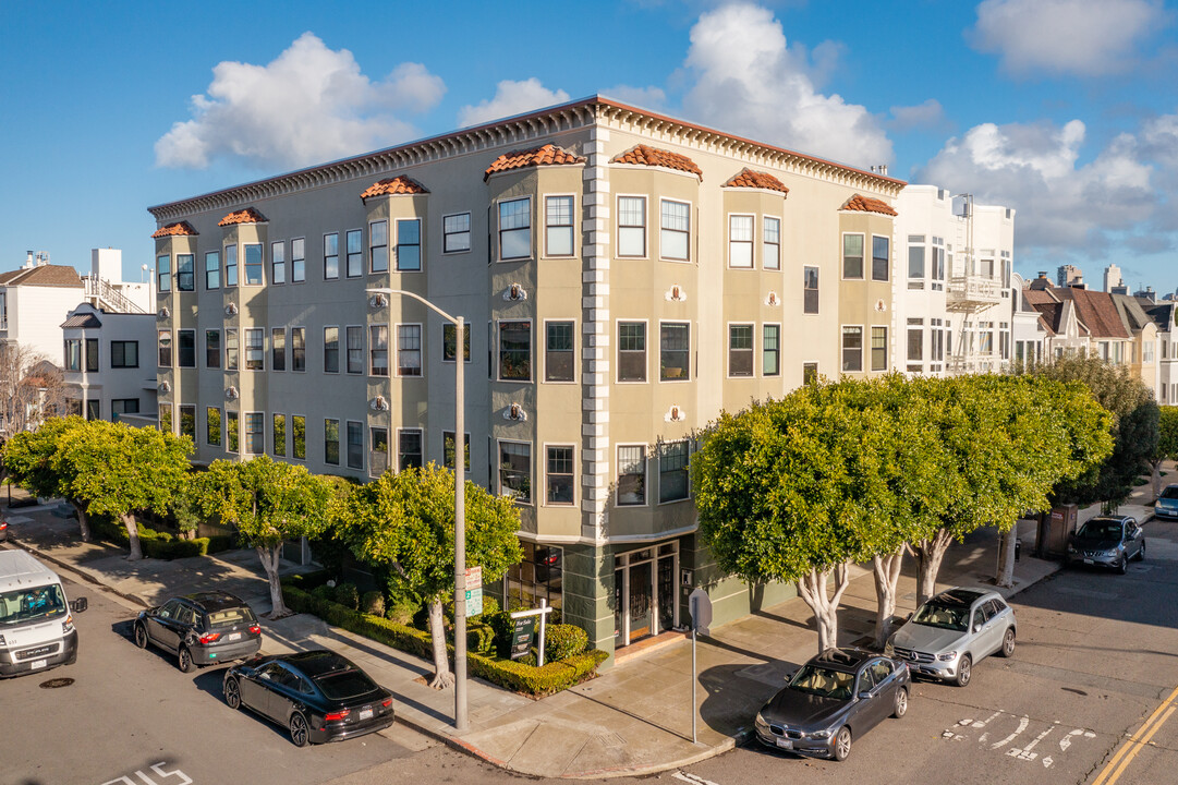 400 Avila St in San Francisco, CA - Building Photo