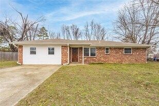 2201 SE 15th St in Bentonville, AR - Building Photo