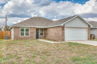 420 E 48th St in San Angelo, TX - Building Photo - Building Photo